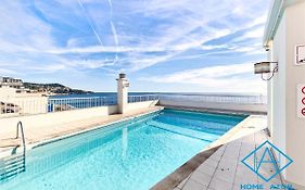 Royal Lux Spacious Seaside Pool